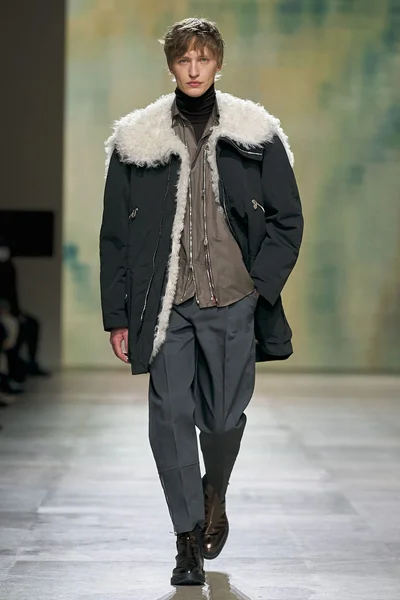 Look 27